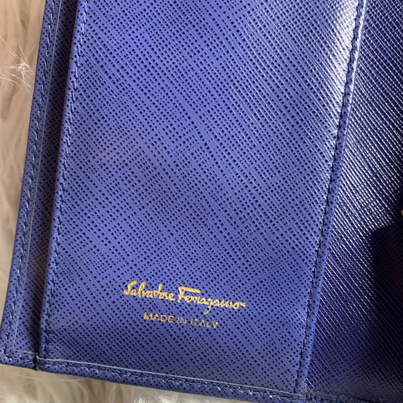 Salvatore Ferragamo leather bifold wallet - Picture 7 of 16